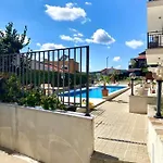 Apartment In Apolon *