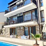 Apartment In Apolon
