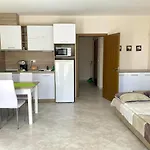 Apartment In Apolon *