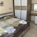 Apartment In Apolon *