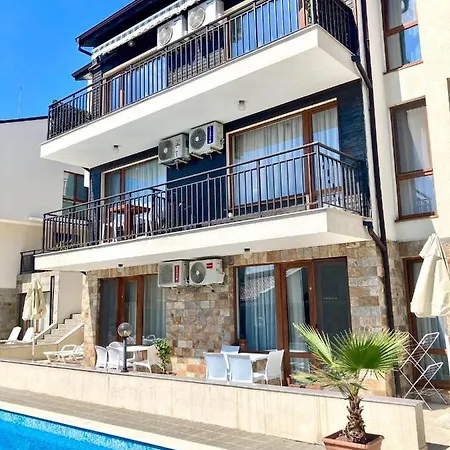Apartment In Apolon