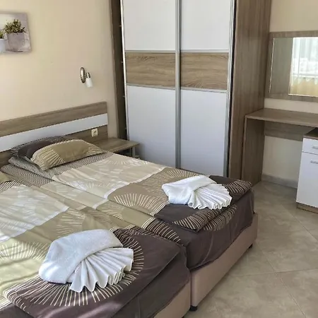 Apartment In Apolon *