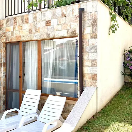 Apartment In Apolon *