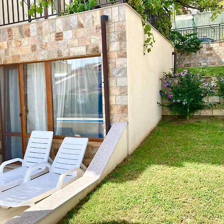 Apartment In Apolon *
