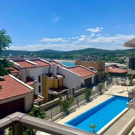 Apartment In Apolon